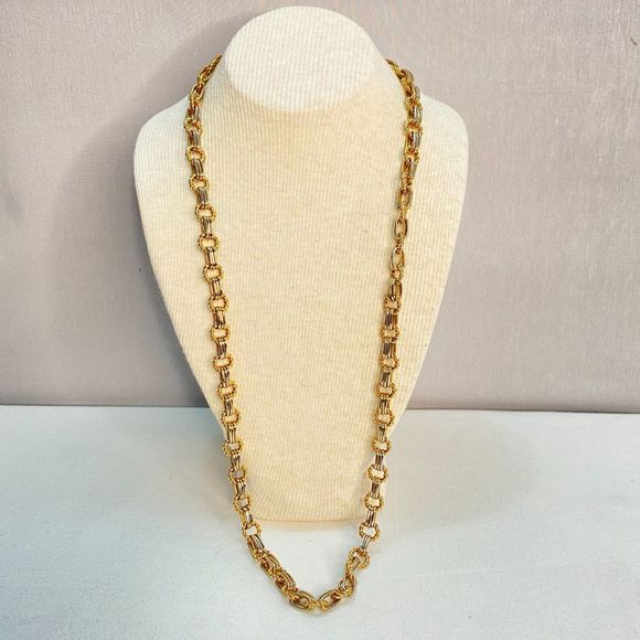 Gold Tone Chain Necklace Round Spiral Links With 3 Smooth Oval Links In a Group - Picture 1 of 7